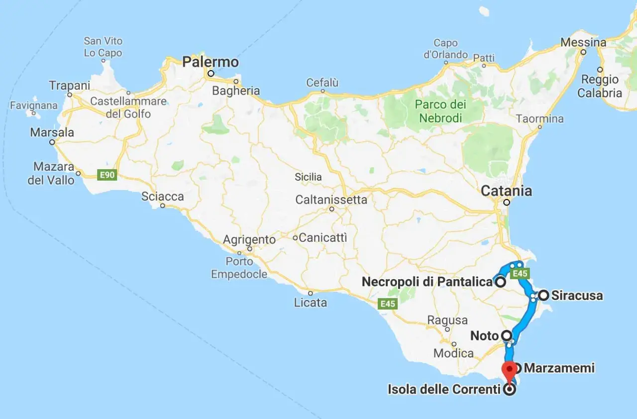 Mapa pokazuje, gdzie leży Sycylia, z zaznaczonymi miastami jak Palermo, Katania, Syrakuzy i Marzamemi.